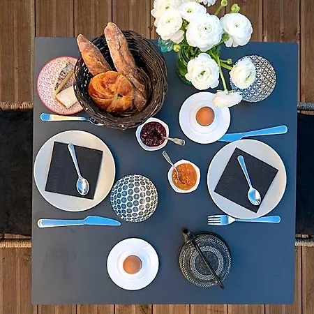 Sur Le Quai Bed & Breakfast 4*