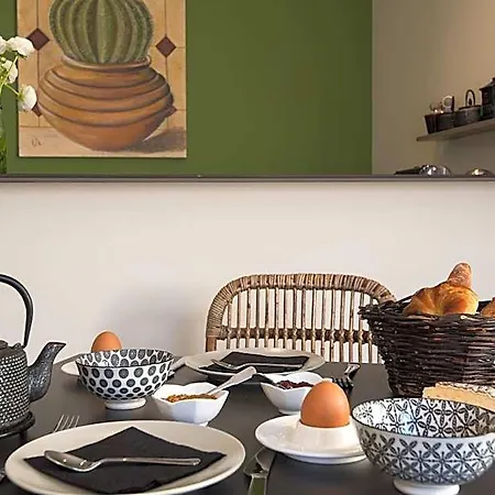 Sur Le Quai Bed & Breakfast 4*