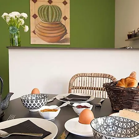 Bed & Breakfast Sur Le Quai 4*