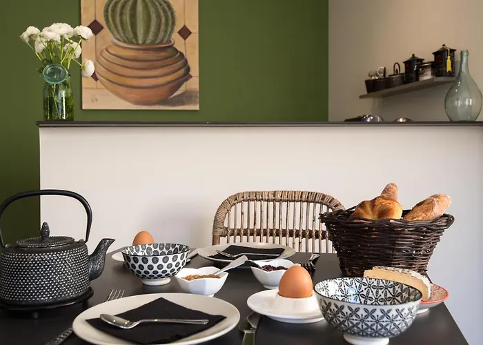 Bed & Breakfast Sur Le Quai 4*