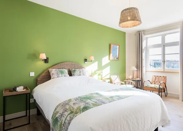 Bed & Breakfast Sur Le Quai 4*