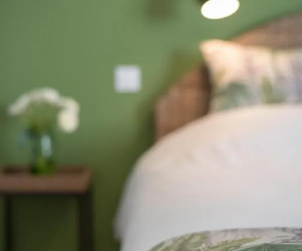 Sur Le Quai Bed & Breakfast 4*