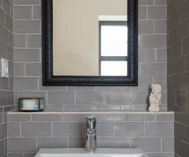 Sur Le Quai Bed & Breakfast